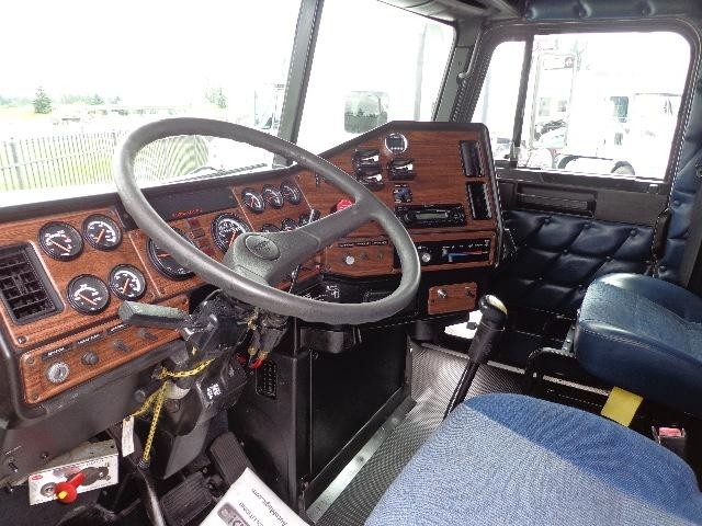 1999 FREIGHTLINER FLD12064ST 