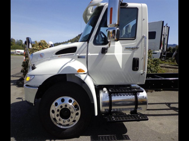 2014 INTERNATIONAL 4300 SBA CAB-CHASSIS